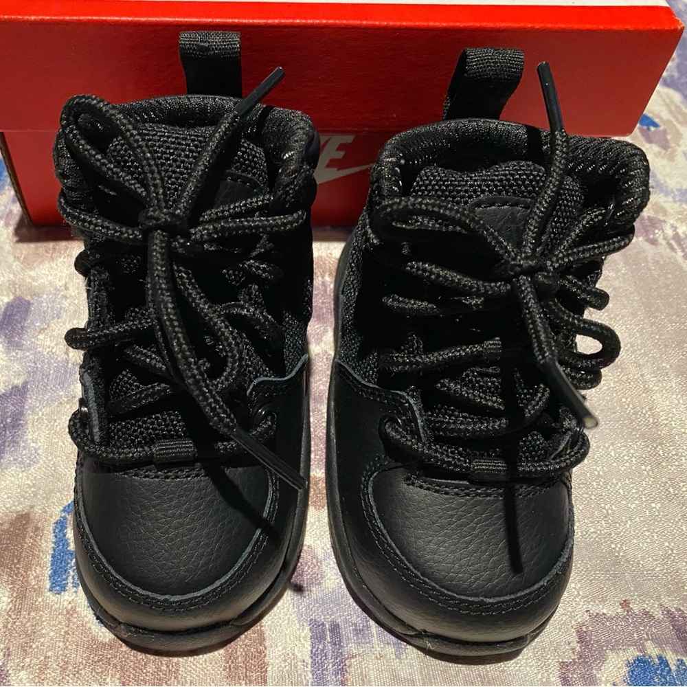 Nike Manila LTR Size 4C. Kids Black Sneakers